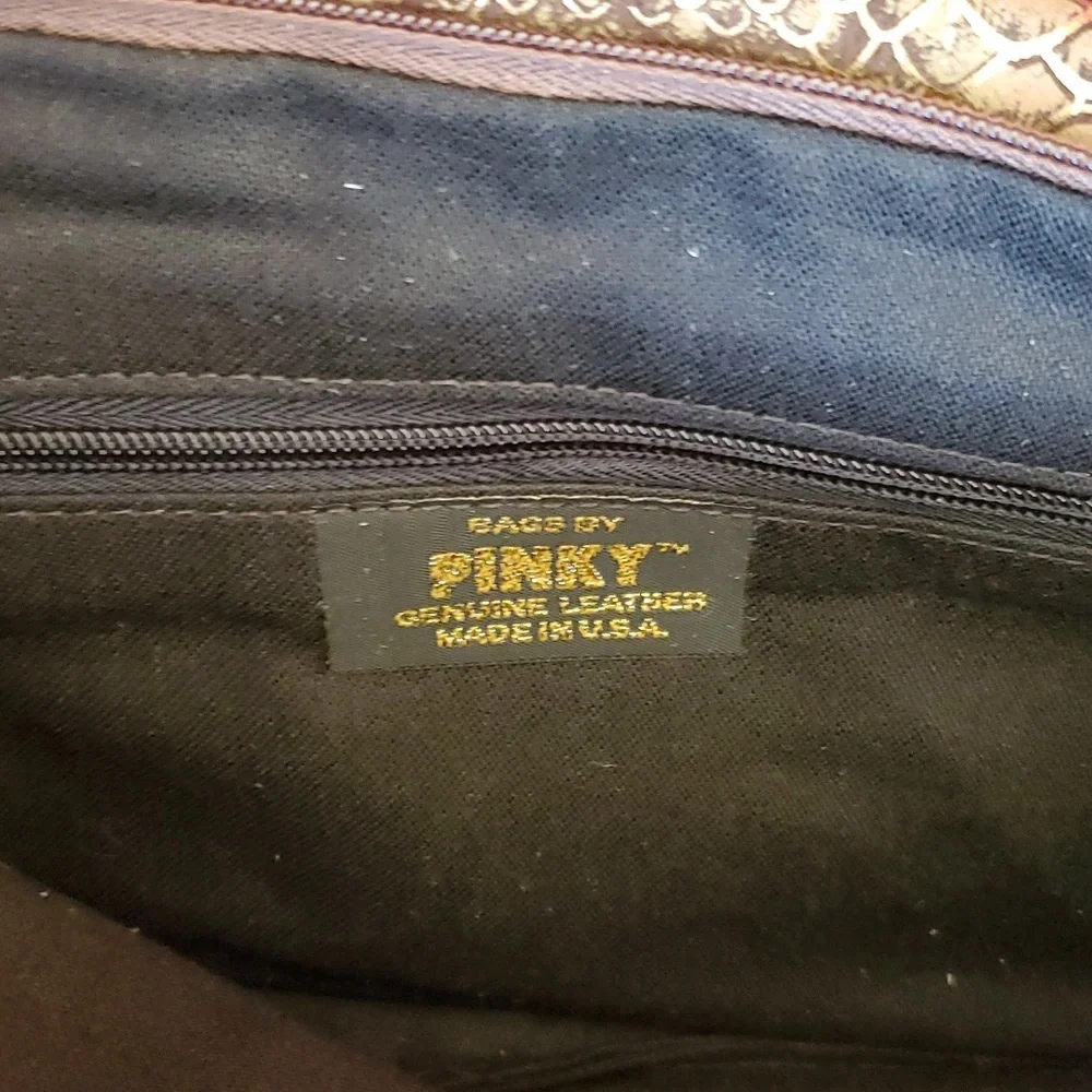 Handbags - Picture 6 of 6